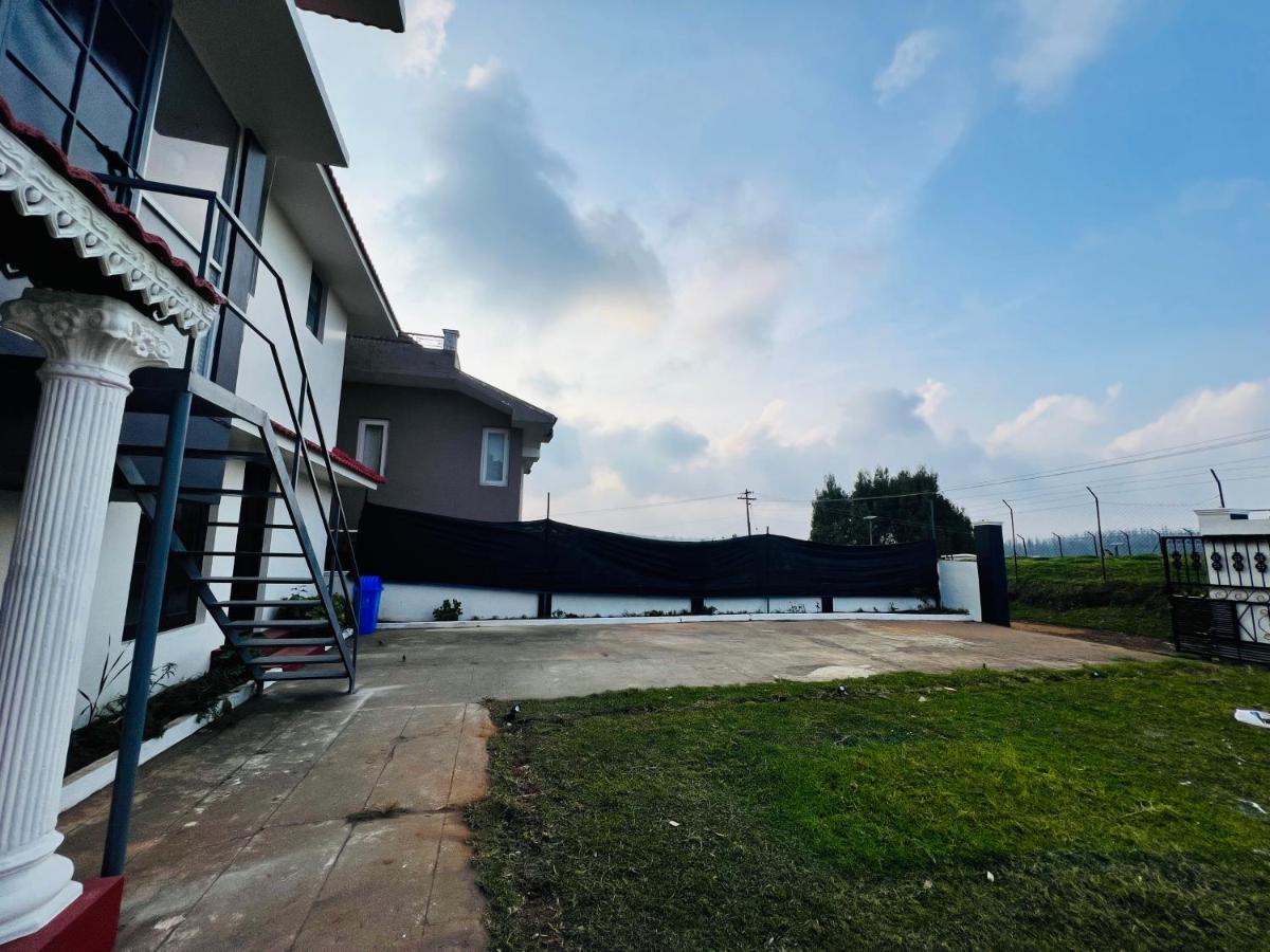 Teyt Castle Villa Ooty Exterior photo